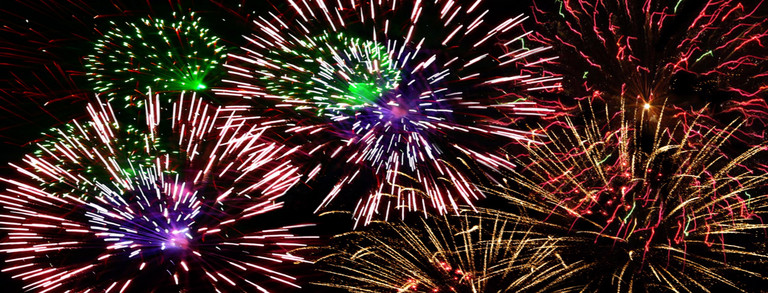 Preise und Auszeichnungen Feuerwerk vor Nachthimmel